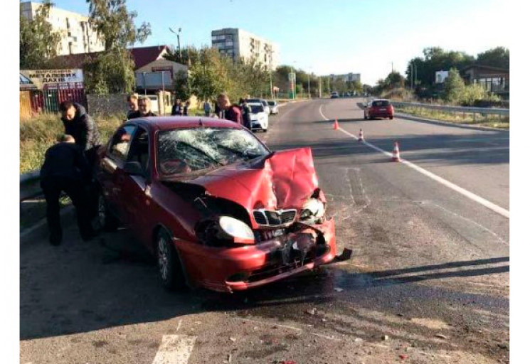 Рівненський Lanos в'їхав в хмельницький…