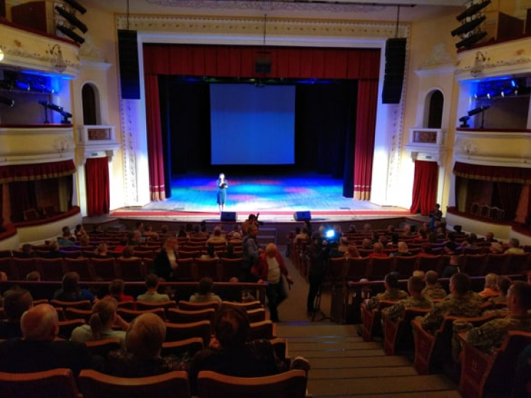 Полтавський театр підготував у жовтні дв…
