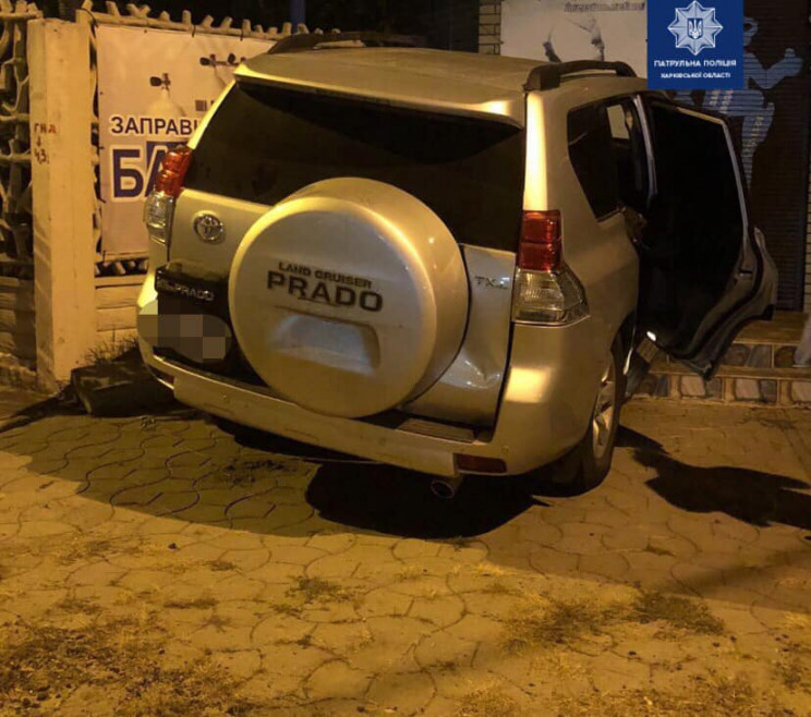 В Харькове водитель внедорожника разбил…