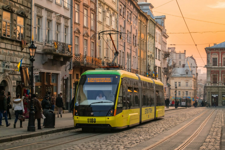 У Львові на кінцевій зупинці трамвая зна…