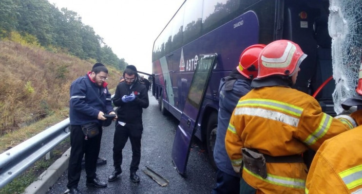 Автобус "Київ-Одеса" зіткнувся із вантаж…