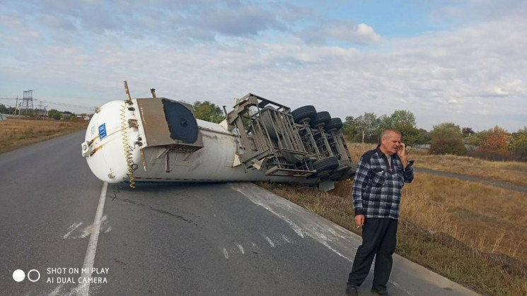 На Полтавщині вантажівка з цистерною зле…