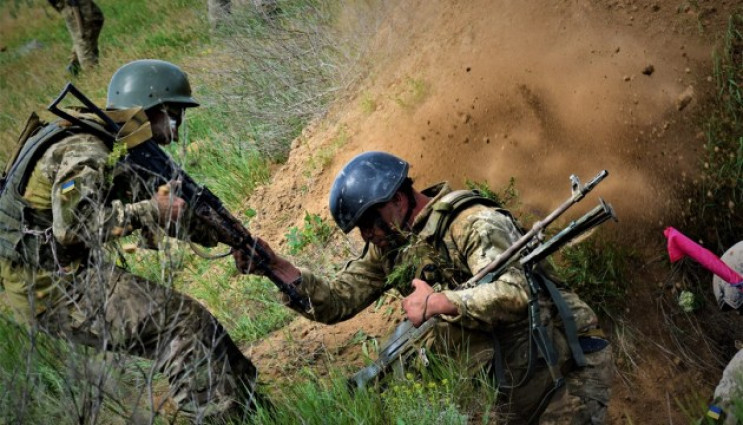 На Донбасі бойовики посилили обстріли по…
