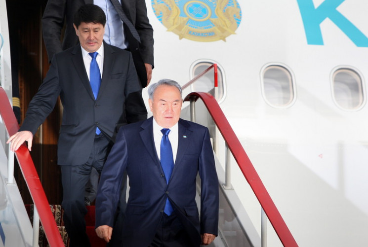 Видео дня: Отставка Назарбаева и обостре…