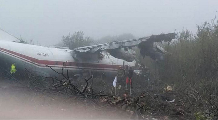 З'явилися фото з місця аварійної посадки…