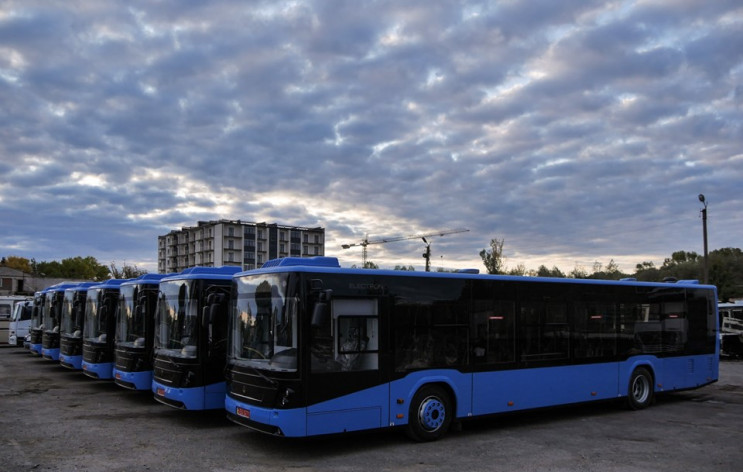 В Ужгород приїхали всі 10 автобусів "Еле…