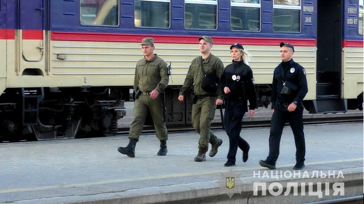В Днепре полиция на железнодорожном вокз…