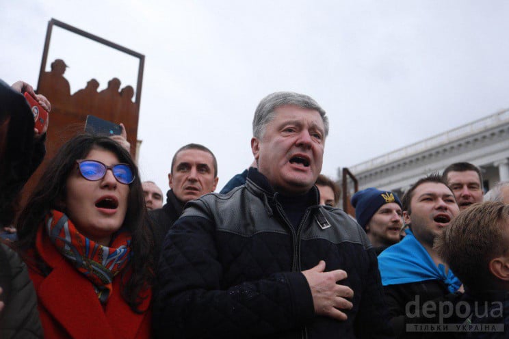 Порошенко пришел на Майдан против капиту…