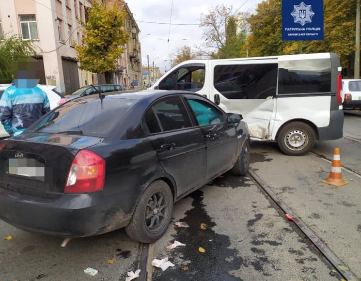 У ДТП в Харкові постраждав водій легкови…