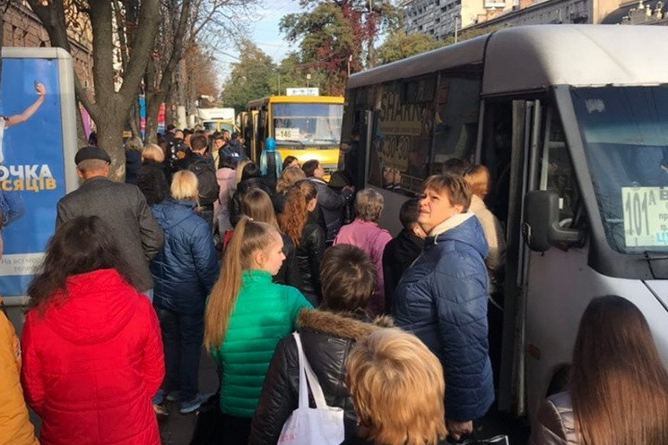 У Дніпрі через "тріснувший" гуртожиток в…