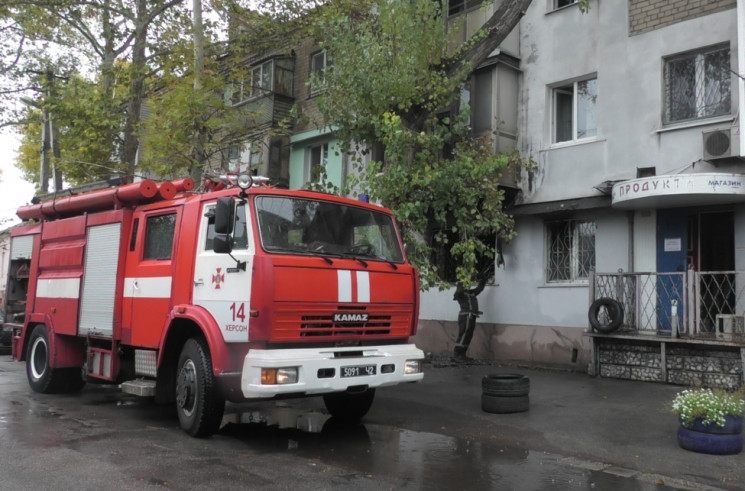 У Херсоні палає багатоповерхівка, жителі…