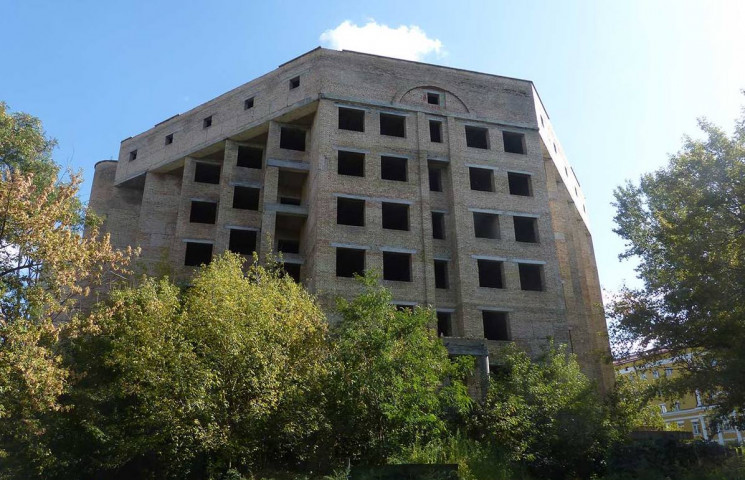 Львів'яни вимагають знести недобуди, де…