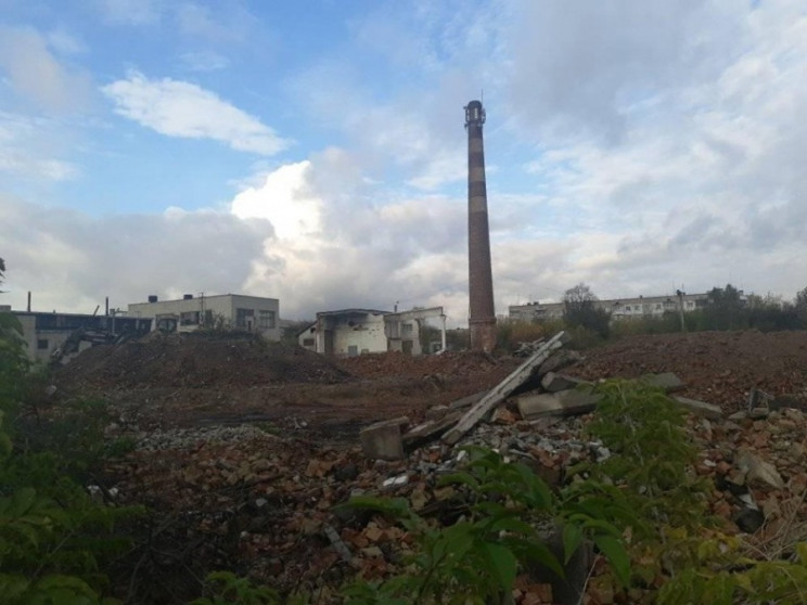 У Калуші відновили демонтаж хлібокомбіна…