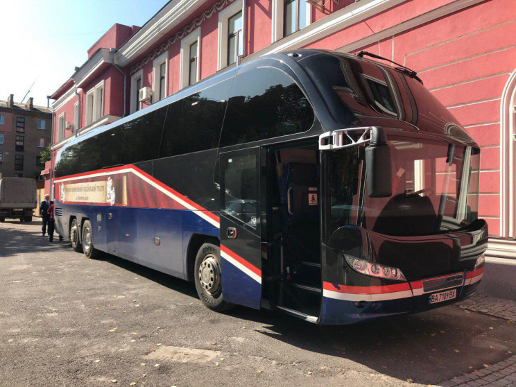 Театр имени Кропивницкого купил автобус…