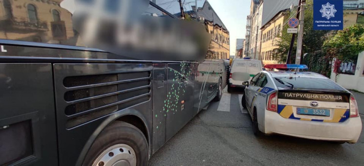 В центре Харькова автобус врезался в маш…