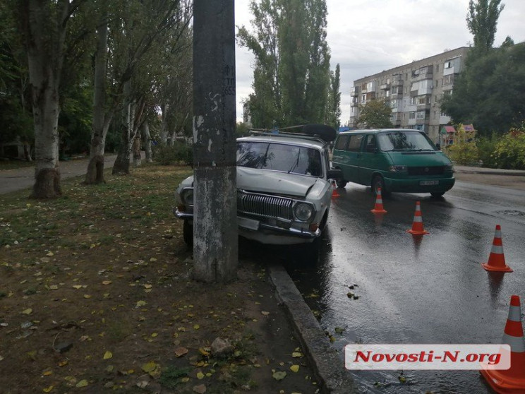 В Николаеве машина на скользкой дороге в…