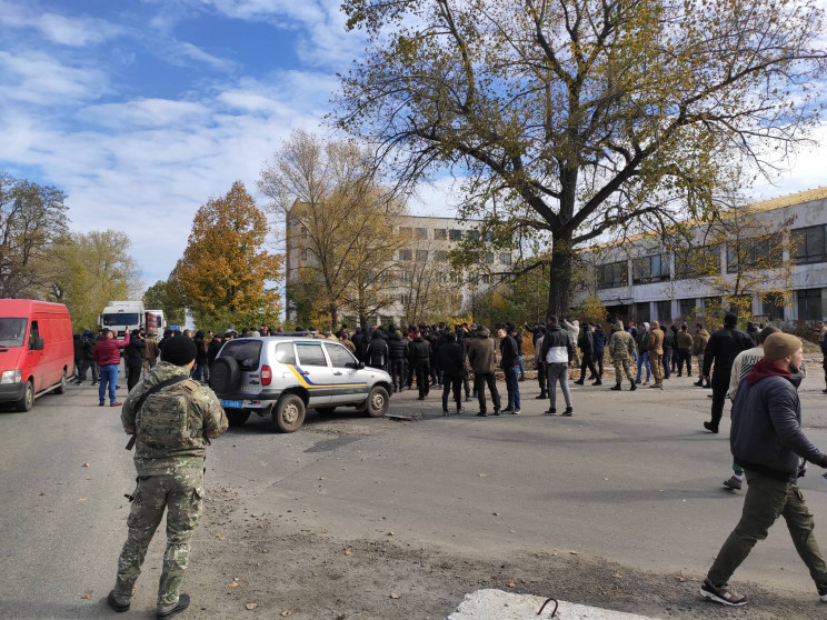 На Луганщині поліція зі стріляниною забл…