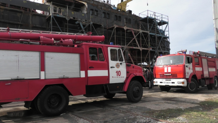 На херсонському заводі спалахнув сухован…