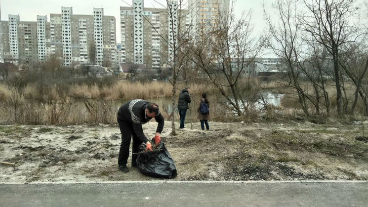 Кияни відбили озеро Качине, яке мерія хо…