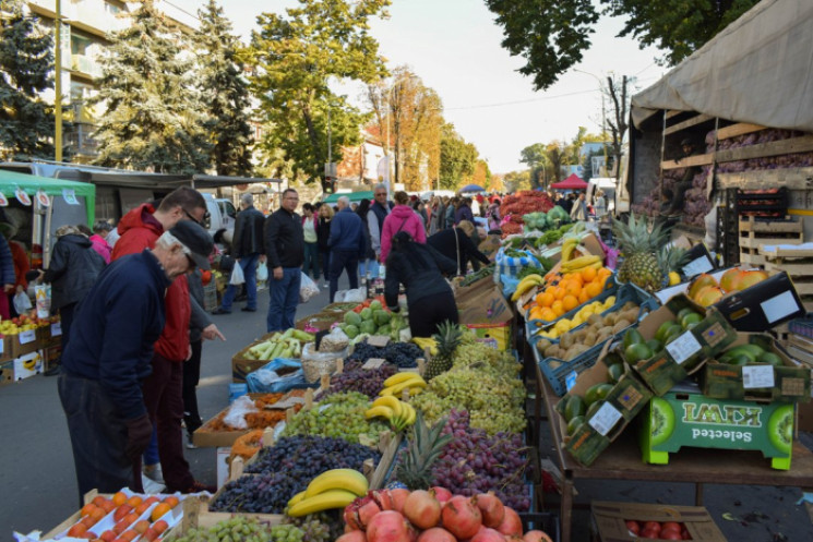 "Золота осінь" в Ужгороді: Через ярмарок…