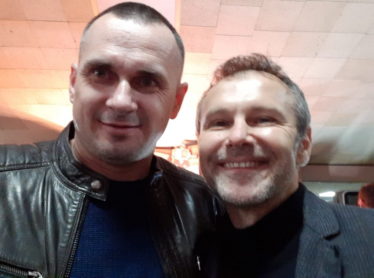 Сенцов и Вакарчук посетили премьеру "Зах…