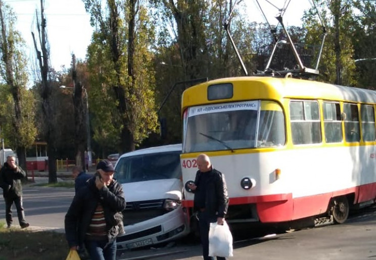 В Одесі через ДТП трамвай зійшов з рейок…