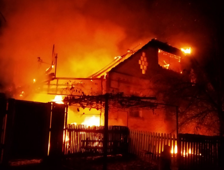 Під Сумами горів житловий будинок: Пожеж…