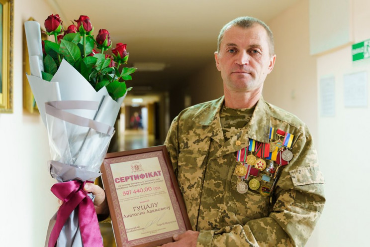 Вінничанину-атовцю подарували сертифікат…