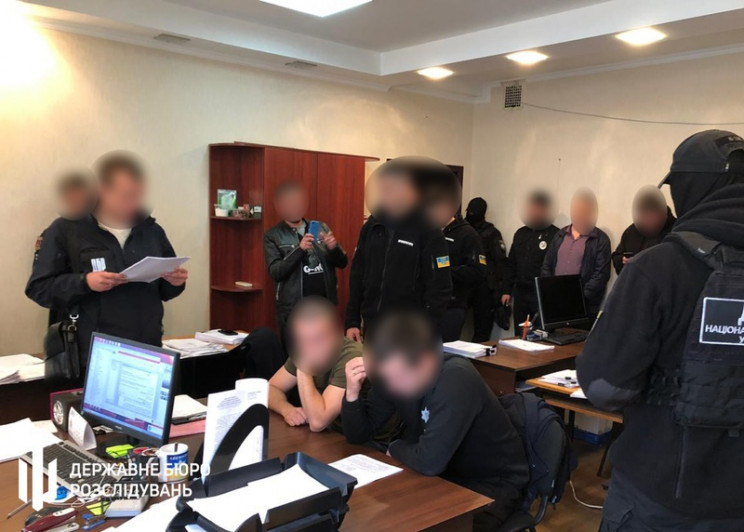 Одесских патрульных, подозреваемых в пыт…