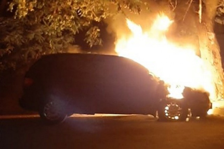 На Тернопільщині згоріло дві автівки…