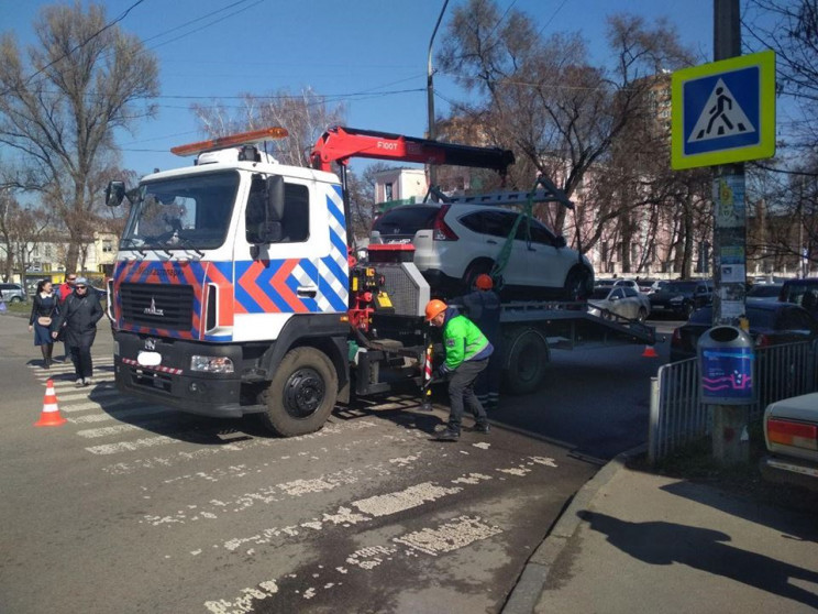 Центр Дніпра продовжують очищати від неп…