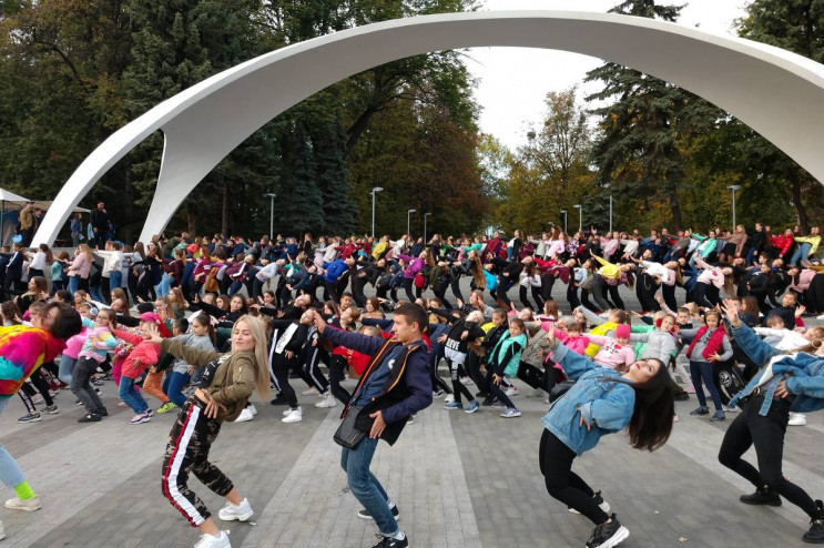 У Вінниці 700 танцюристів влаштували фле…