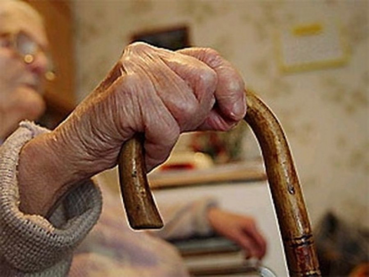 Пользуясь беспомощностью 94-летней одесс…