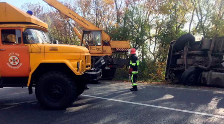 Біля Малиничів перевернулась вантажівка…