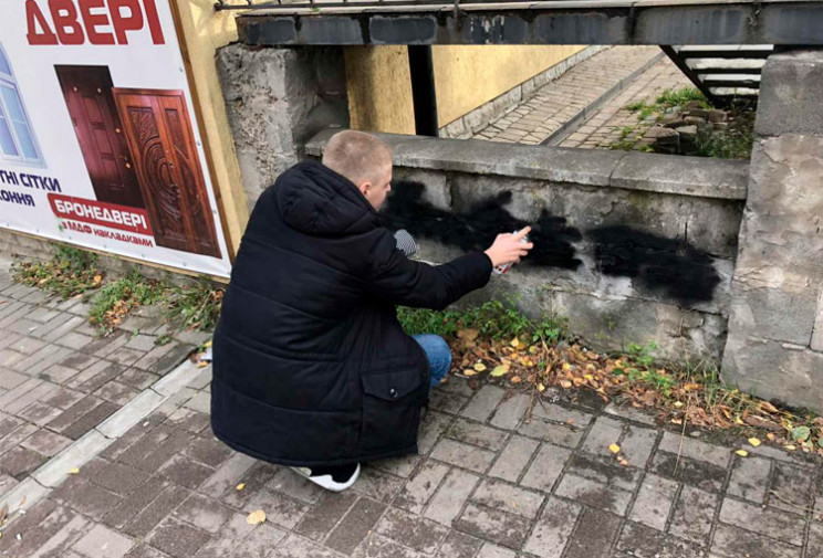 Нетішинці вдалися до реклами наркотиків…