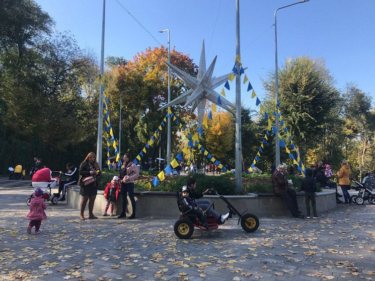 Як у Дніпрі парк "Зелений гай" готується…