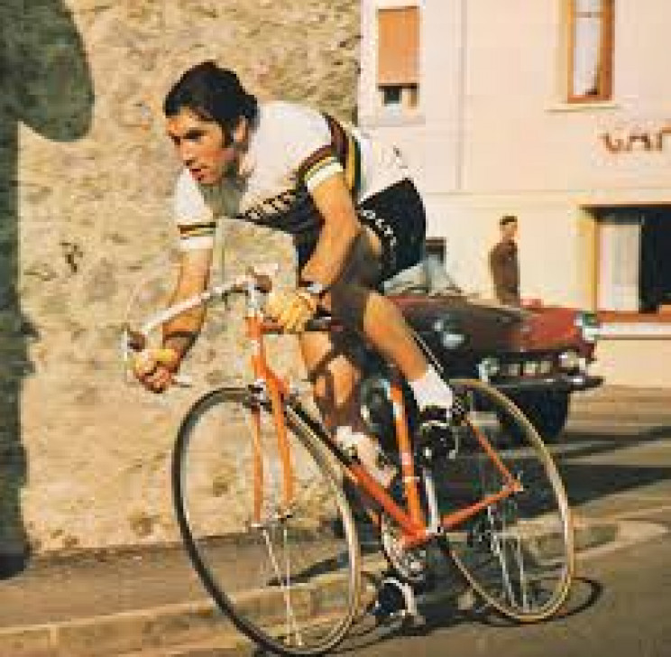 74-летнего пятикратного победителя "Тур…