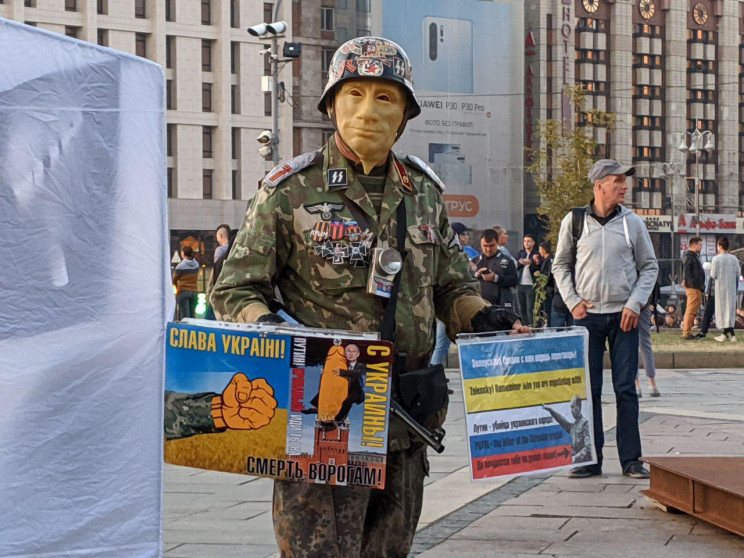 У Києві на марш проти капітуляції прийшо…
