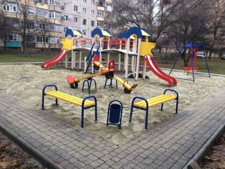 У Мукачеві встановили дитячі майданчики…