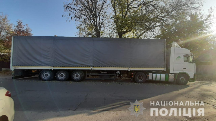 На Харківщині вантажівка відірвала чолов…