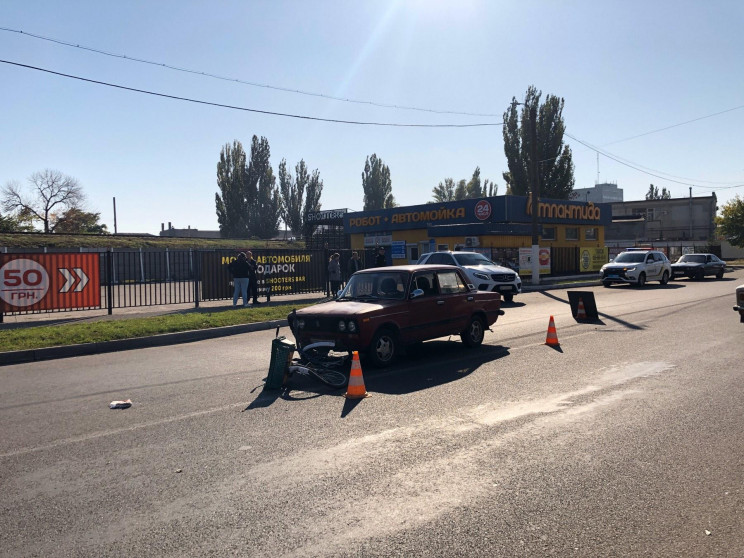 В Бердянске водитель на "ВАЗе" сбил вело…