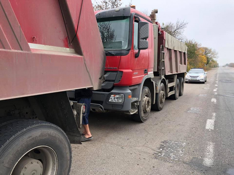 На Миколаївщині дев'ять вантажівок польо…