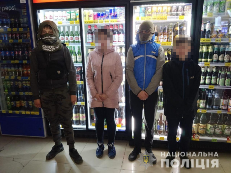 В Харькове банда подростков напала на ки…