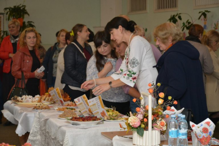 Чернівецьких школярів пропонують годуват…
