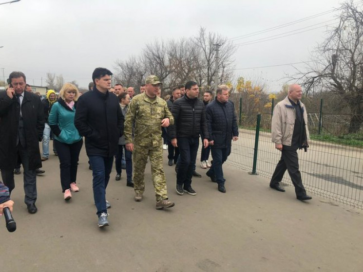 Група нардепів приїхала в Станицю: На вл…