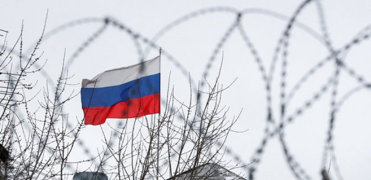 Россия арестовала двух украинцев за напа…