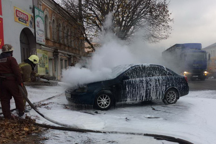 На Харьковщине на улице вспыхнула иномар…