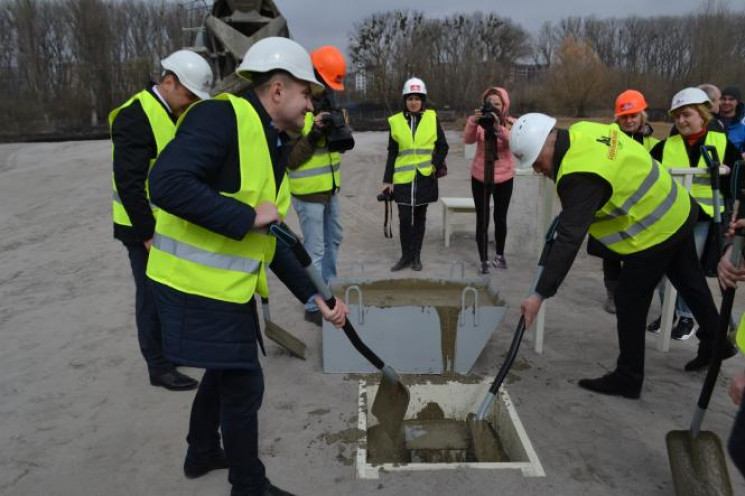 У Хмельницькому заклали перший камінь пі…