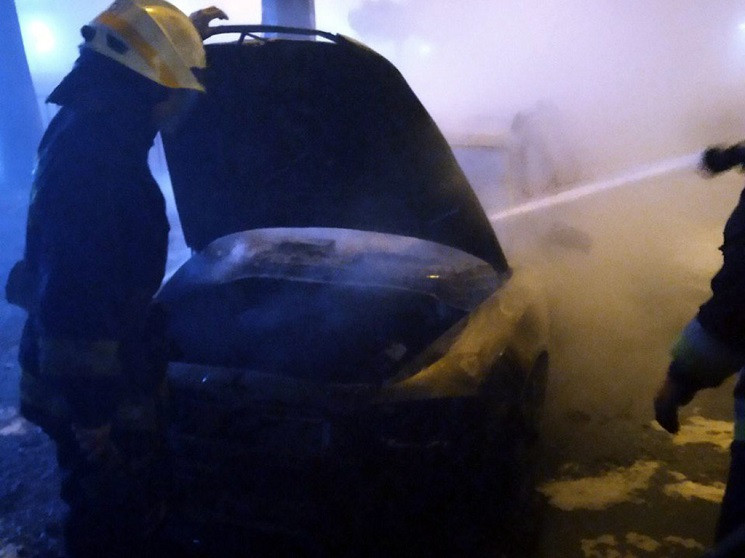 В Днепре на проспекте Поля горели автомо…