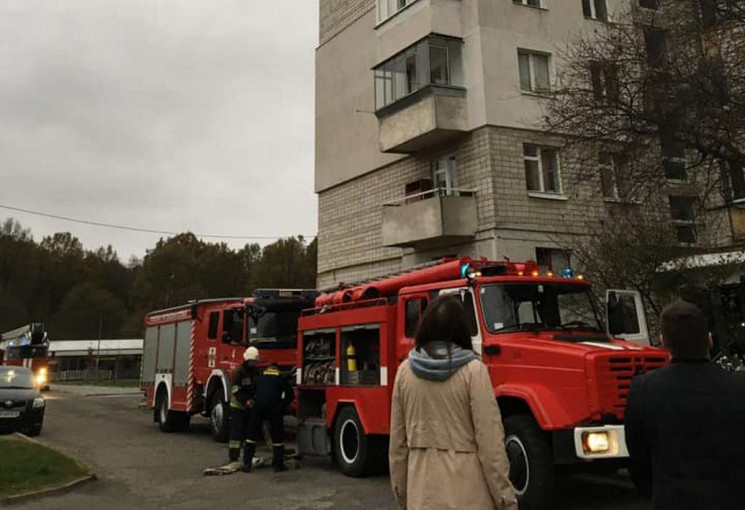 На Левандівці горить будинок (ФОТО, ВІДЕ…
